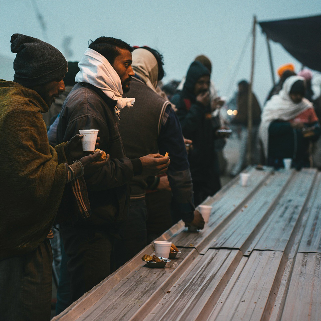 How to Donate to Ukrainian Refugees Safely and Effectively